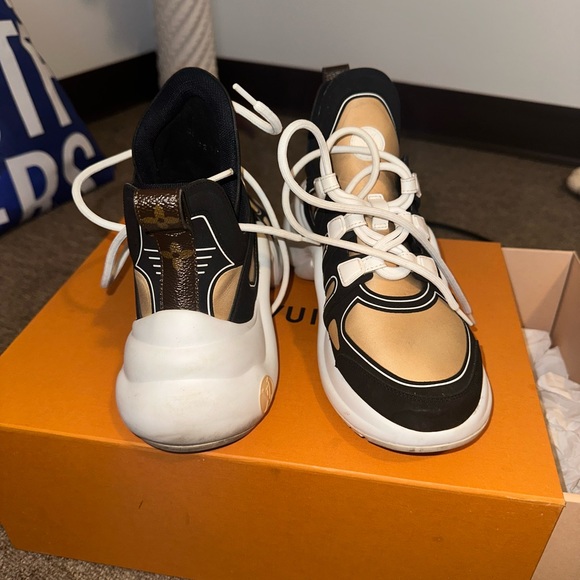 Louis Vuitton limited edition arch light sneakers size 39 - Picture 2 of 3